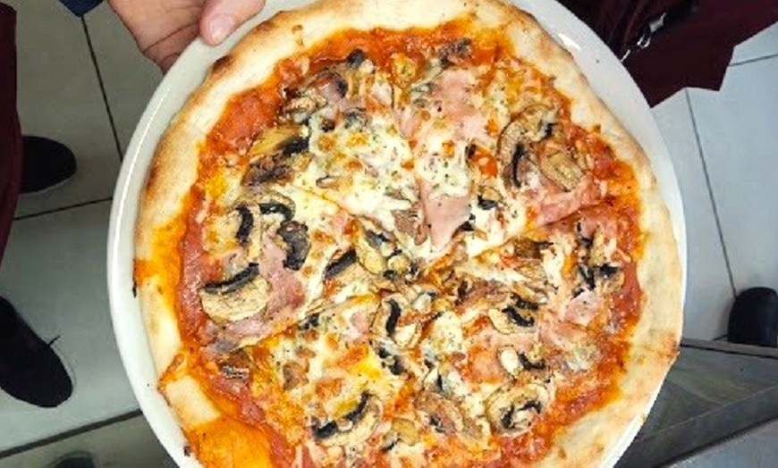 Image 5: Menú de pizza artesanal para 2 o 4 en Restaurant la Tramuntana