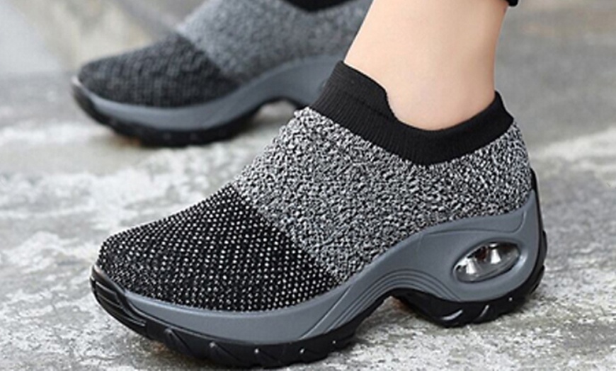 Image 9: Breathable Bubble Trainers