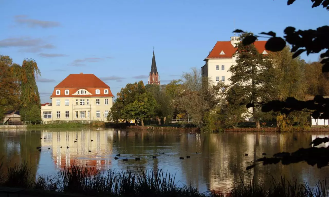 Tollensesee: 2-5 Nächte für Zwei mit Frühstück, Geschenk und Museumstickets im Hotel zur Burg - Primary Image