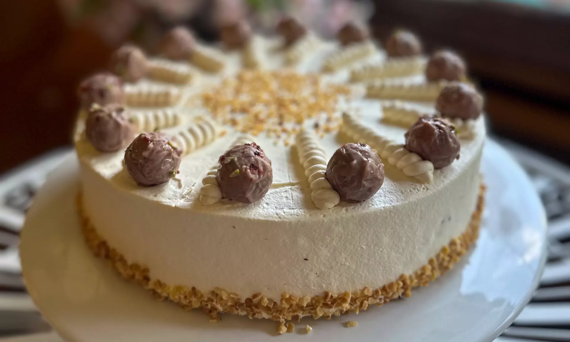 Hausgemachte Torte & Heißgetränk für 1 - 8 Personen