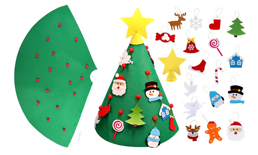 Image 1: DIY Felt Christmas Cone Tree