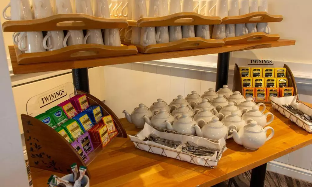 Manchester: 4* Club Room Stay with Breakfast & 20% off Food & Beverage