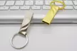 Metall-USB-Stick mit Schlüsselring 32 oder 64 GB in Silber oder Gold, inkl. Versand - Second Medium