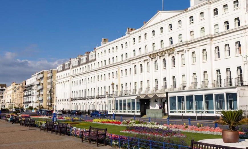 Image 2: Eastbourne: Standard Double Room for Two with Breakfast