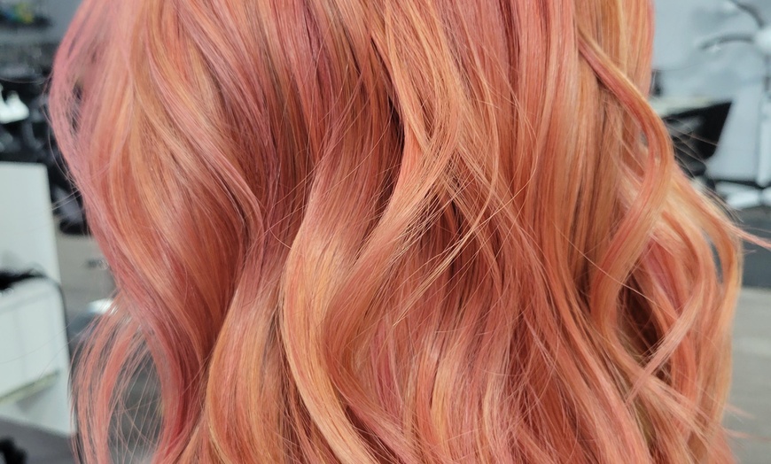 Image 5: Get Sleek Hair with Brazilian Blow Out Short Hair