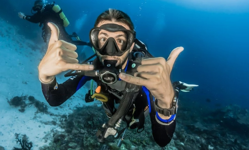 Image 2: ¡Sumérgete en el mundo submarino y captura recuerdos inolvidables!