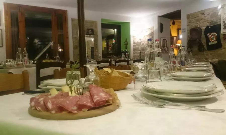 Menu carne di 4 portate con bottiglia di vino per 2 persone da Osteria del Maggio (sconto fino a 60%) - Image 7