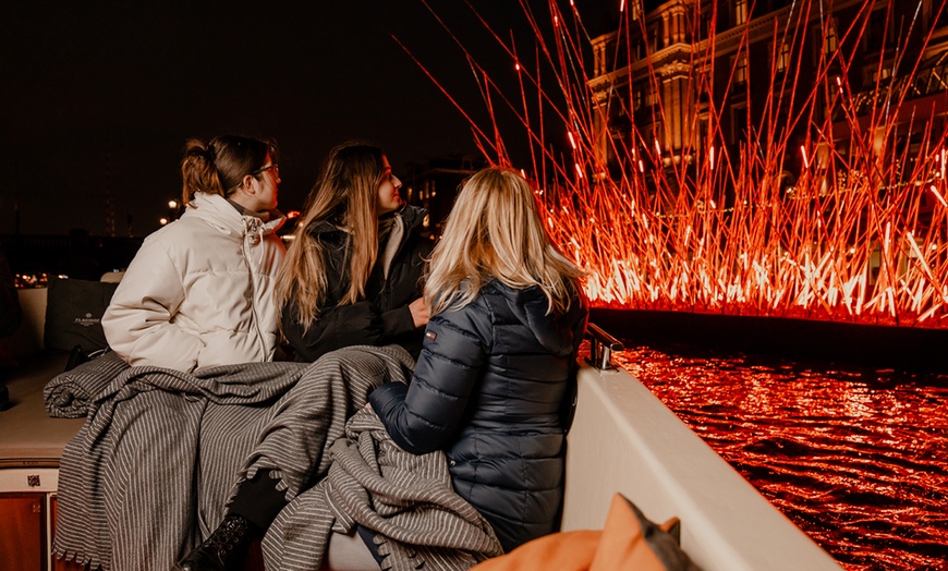 Image 6: Betoverende avondtocht vol licht, kunst en gezelligheid op het water