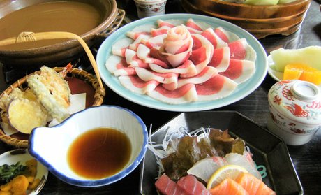 兵庫/川西市　料理自慢の宿が贈る「ぼたん鍋コース」を堪能/1泊2食