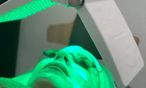 60 Min. Gesichtsbehandlung / 80 Min. Diamant-Mikrodermabrasion in der Royal Ästhetik Klinik (bis zu 50% sparen)