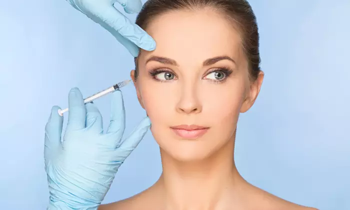 Tratamiento facial reafirmante inyectado en zona a elegir en 0complejos con hasta un 64% de descuento - Primary Image