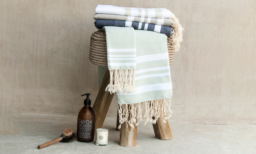 Image 1: Hamptons Bathroom Towel Set