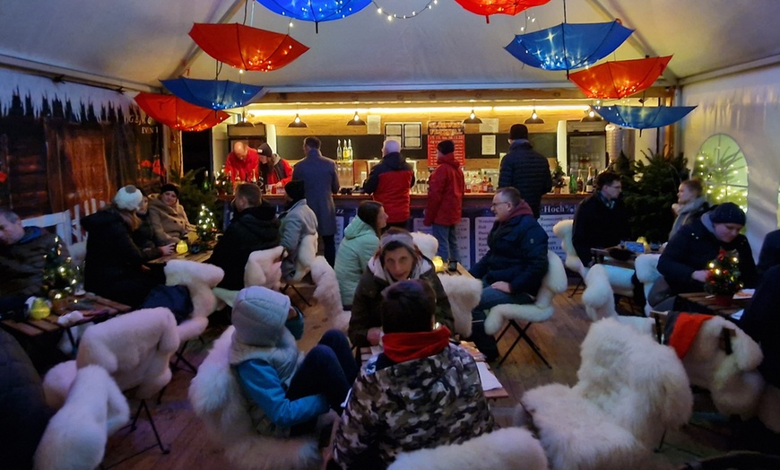 Image 4: Glühwein mit oder ohne Alkohol im Bogenhauser Winterzauberwald