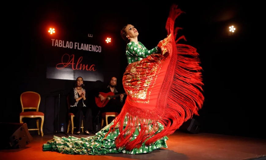 Image 1: Espectáculo flamenco con bebida o cena para dos personas