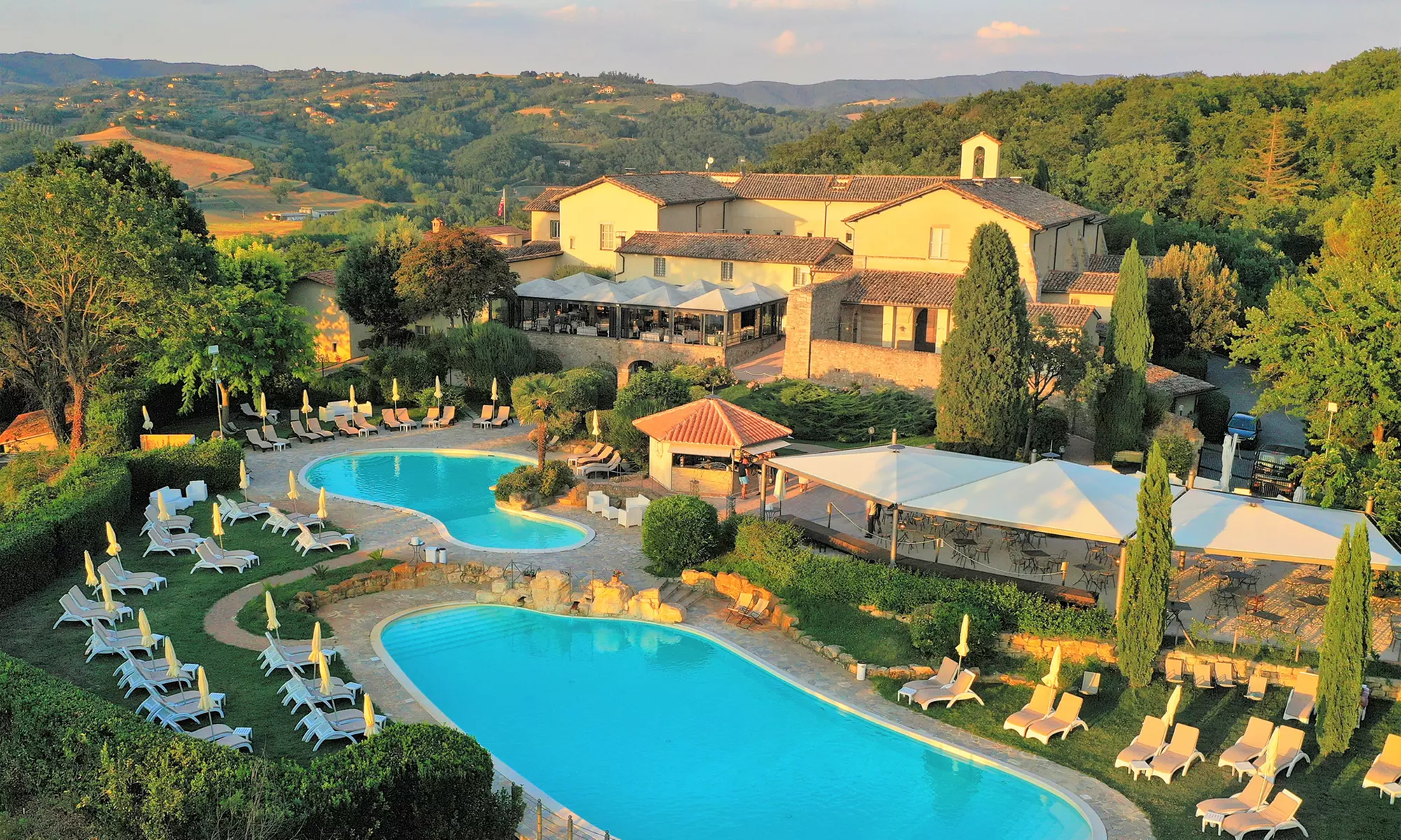 Umbria: soggiorno in camera Comfort con mezza pensione e piscina esterna per 2 persone all'Abbazia Collemedio Resort 4* - Primary Image