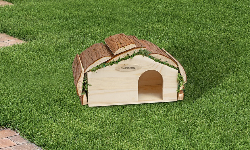 Image 5: Wooden Hedgehog House