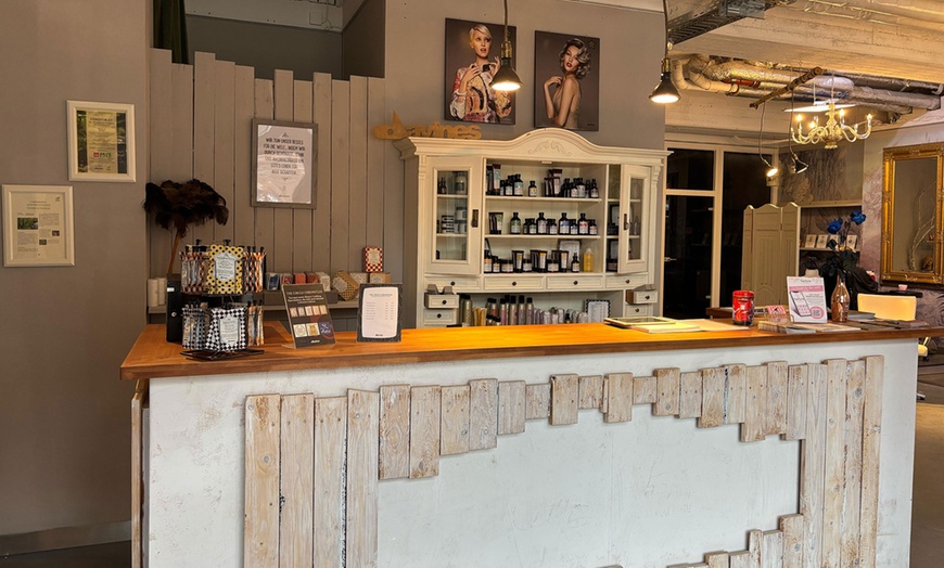 Image 6: Bis zu 63% Rabatt auf den Haarschnitt – Damen bei Stand By Me Hair And Make Up