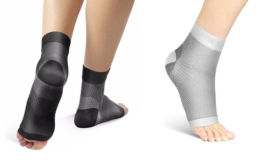 Image 7: Ankle Toe Compression Socks