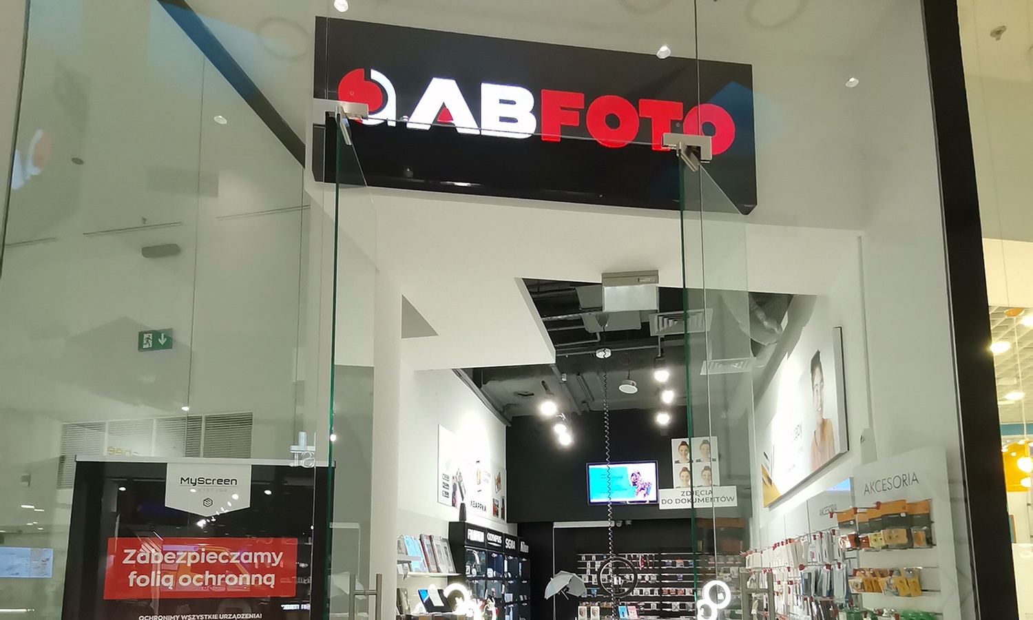 Zabezpiecz ekrany swoich urządzeń elektronicznych folią ochronną w kilkunastu salonach AB Foto