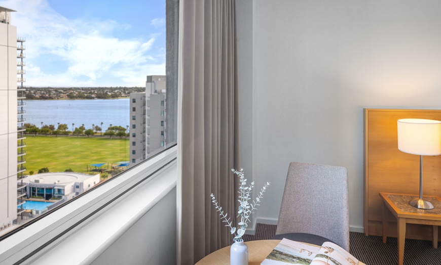 Image 9: Cosmopolitan Perth CBD: Choice of Room with Breakfast