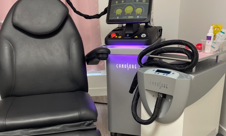 Image 3: 6 Laser Hair Removal Sessions on One Small, Medium or Large Area
