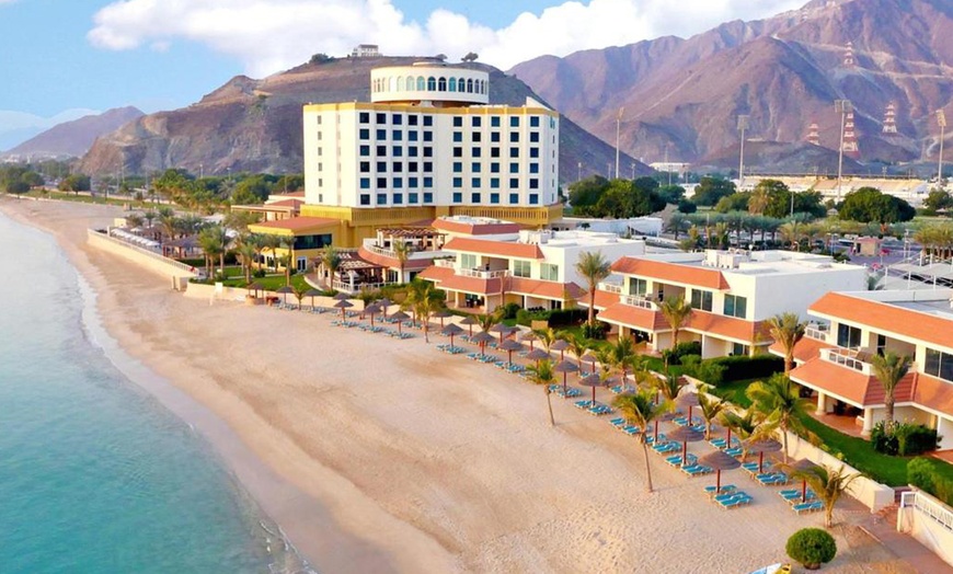 Image 1: Khor Fakkan: One-Night at 4* Resort with Breakfast or Half Board