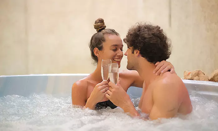 Spa privado para 2 personas con cava, frutay opción a masaje