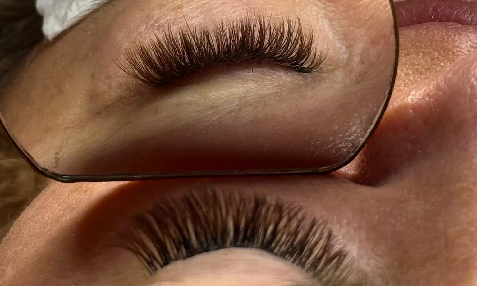 Renew w/ Full set Classic or Hybrid Eyelash Extensions w/ 2 week Fill