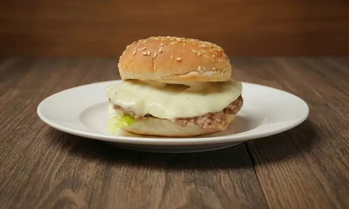 Combo de burgers con patatas y bebida take away para 2 o 4 personas