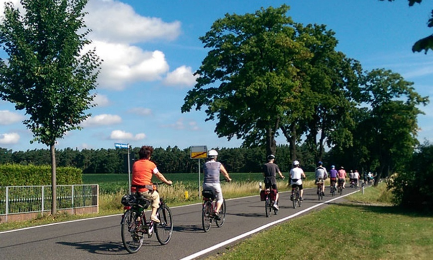 Image 1: Entdecke Berlin auf zwei Rädern: Tagesmiete für Tourenrad oder E-Bike