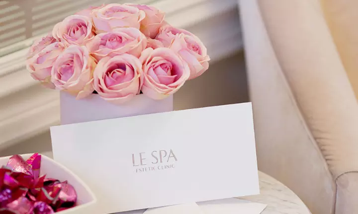 Zabiegi na twarz z opcją masażu i terapii światłem