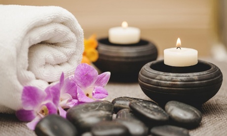 Uno o 3 massaggi da 30 o 50 minuti al Centro Estetico Emozioni (sconto fino a 66%)