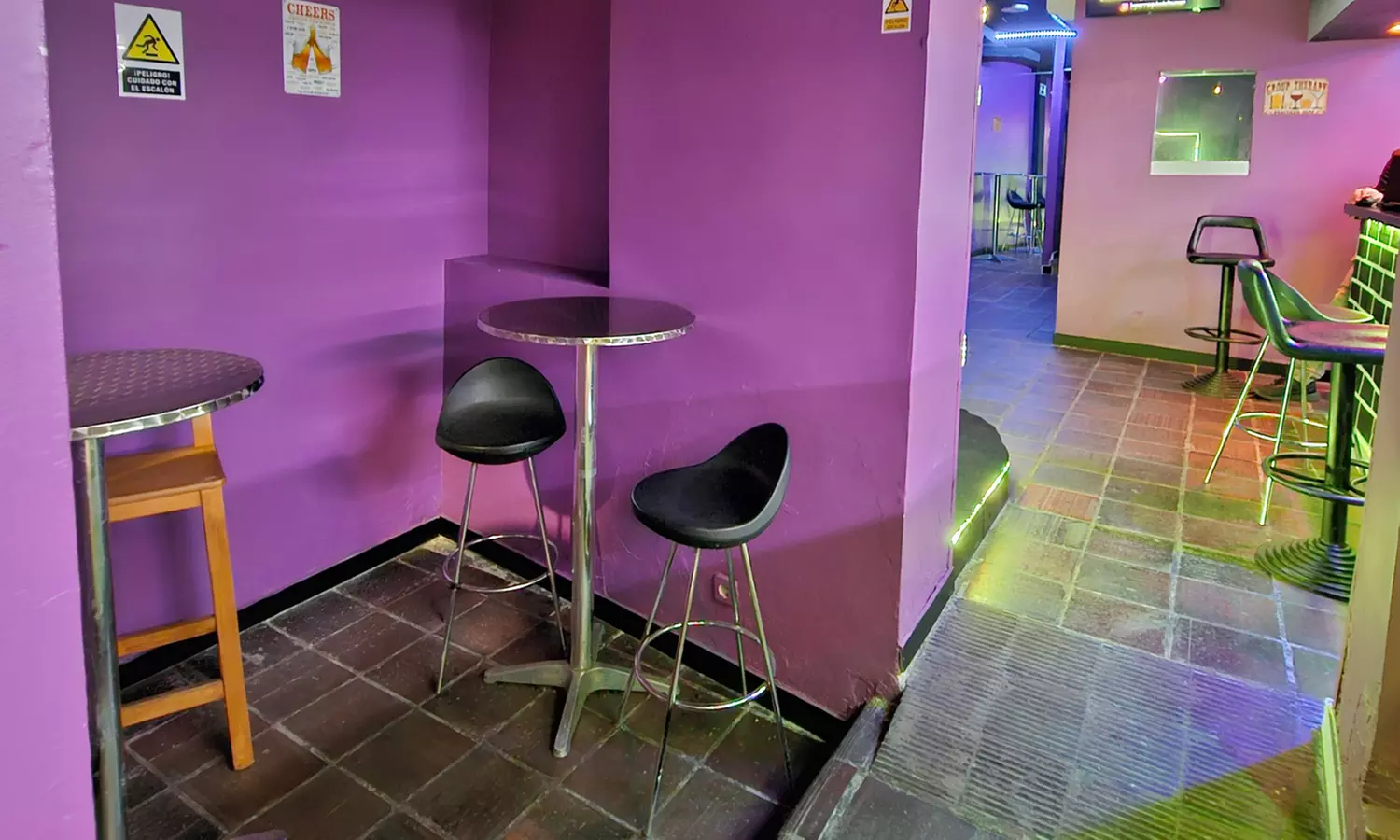 Entrada a monólogo de comedia para 2 o 4 personas con bebida a elegir