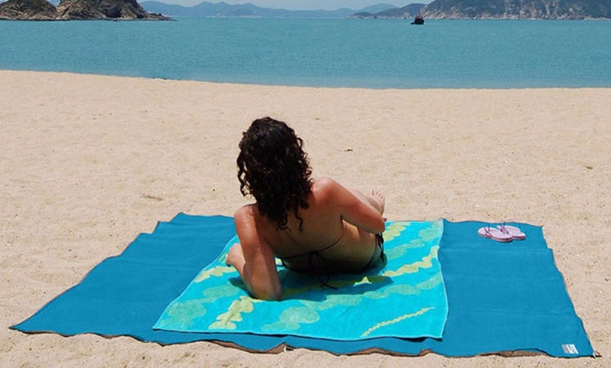 Image 1: Anti-Sand Beach Mat