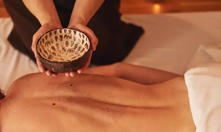 60 oder 90 Min. Thai Aromaöl- und Hot Stone Massage für 1 Person