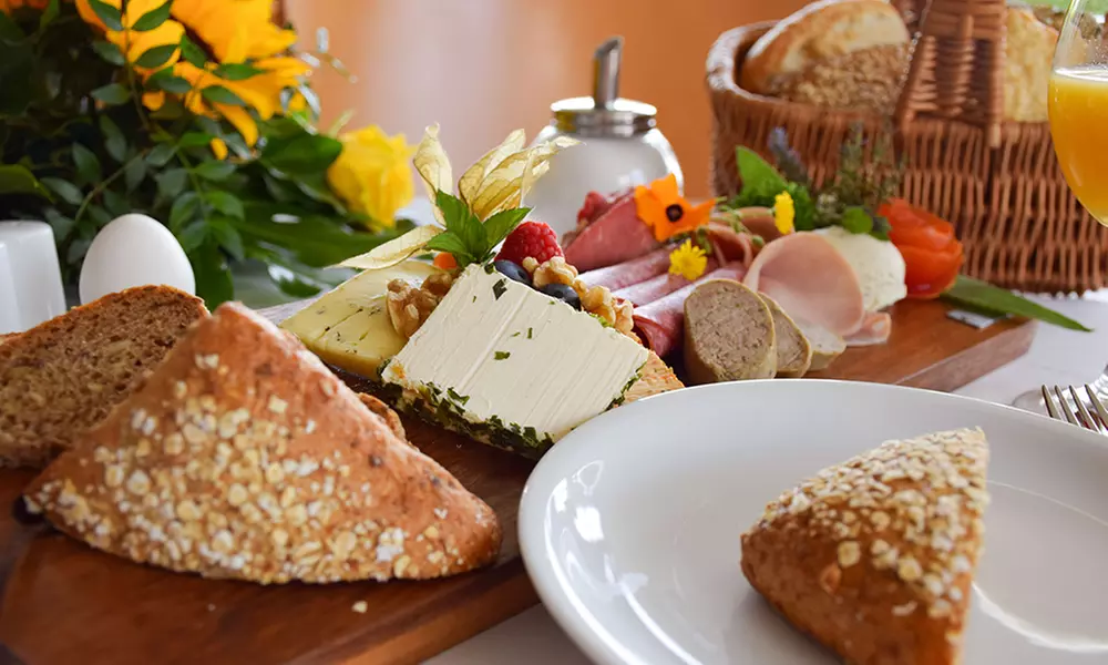 Frühstücks-Buffet inkl. Kaffee, Wasser & Saft für 1, 2, 4 Personen
