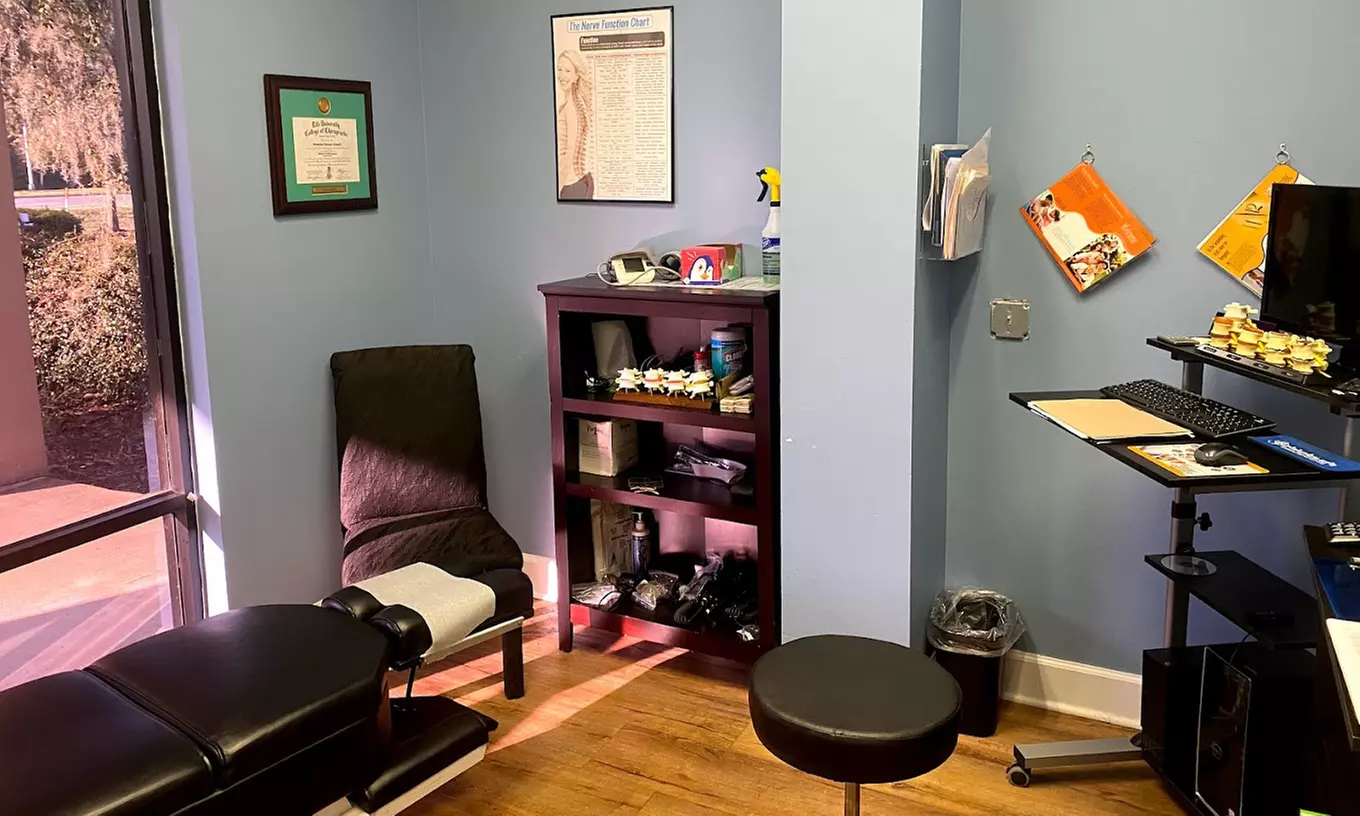 Discover Castelli Chiropractic Center's Non-surgical Spinal Decompression Therapy Options Up to 95% Off - Second Medium