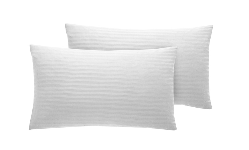 Image 2: Pair of 300TC Pillowcases
