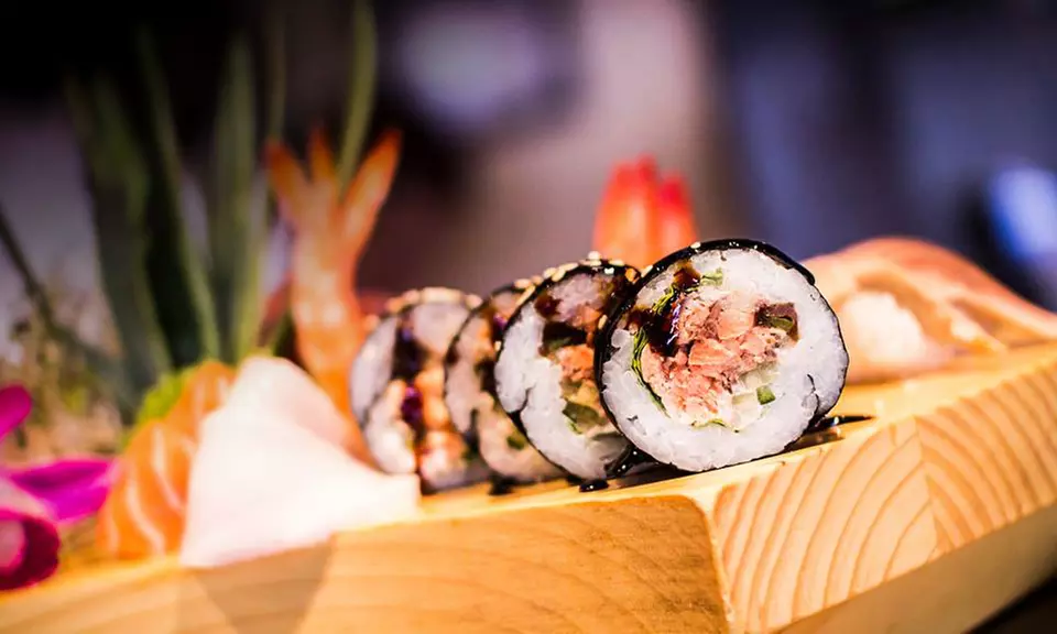 Zaskocz swoje podniebienie! Wybrane zestawy sushi z 77 Sushi Poznań