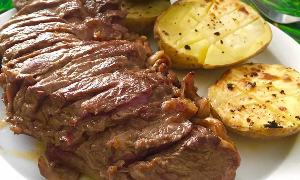 ¡Saborea la tradición! Menú con entrecot y botella de vino para 2 o 4 personas, con hasta un 53% de descuento - Primary Image