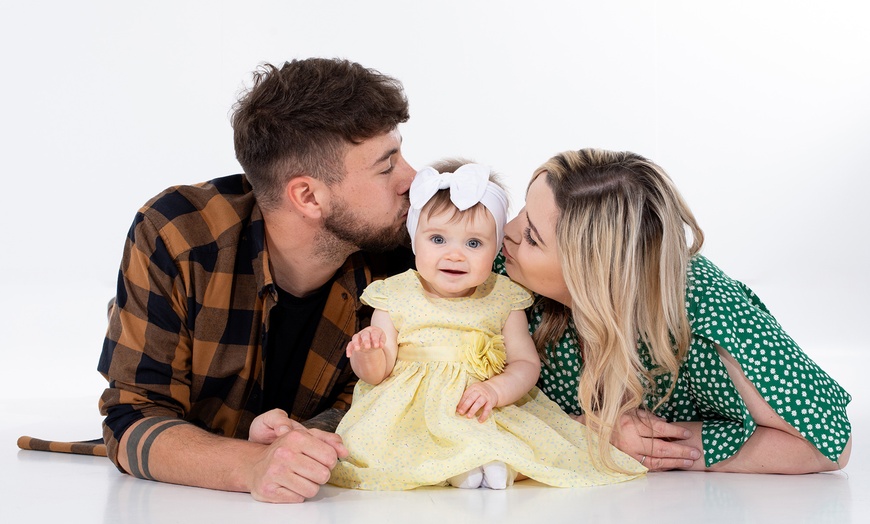 Image 7: Baby Photoshoot With 8'' x 6'' Print at Barrett & Coe studios 