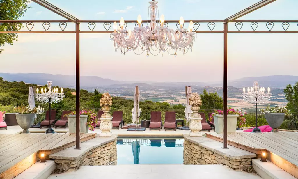 Lubéron : séjour avec petit-déjeuner, bain à remous et dîner en option pour 2 personnes au Petit Palais D'aglae - Primary Image