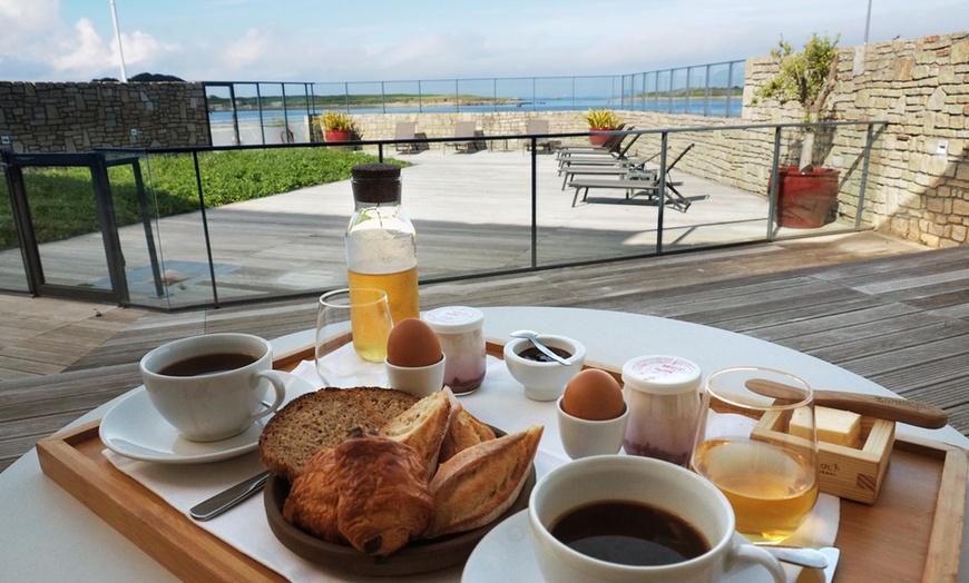 Image 3: Bretagne : chambre double avec petit-déjeuner