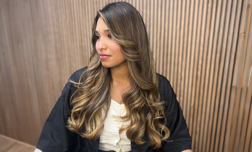 Image 7: Sesión de peluquería completa con opción a corte y tinte base para 1 