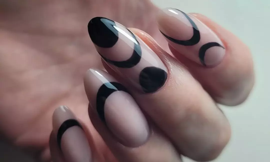 Sesión de manicura y/o pedicura con opción a manicura rusa para 1