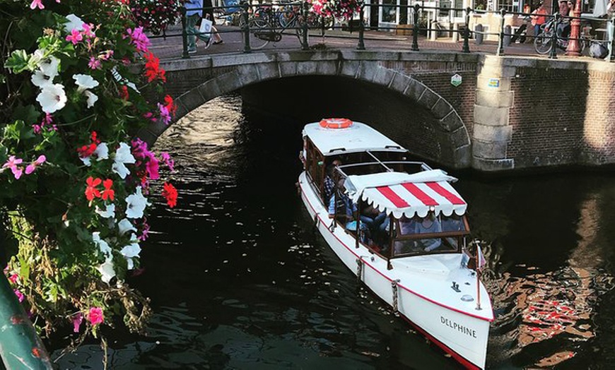 Image 1: 2 uur privéboottocht met je vriend(inn)en door de Amsterdamse grachten