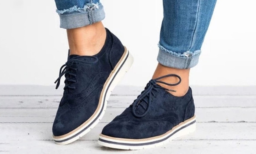 Image 2: Retro-Style Lace-Up Shoes