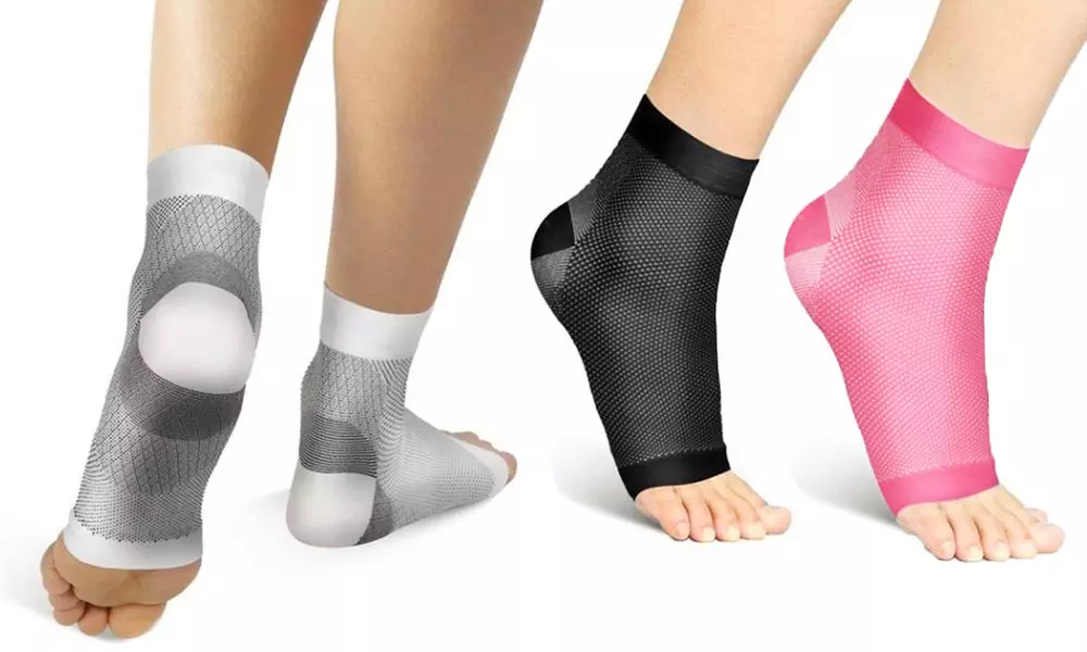 2 ou 3 paires de chaussettes de compression ouvertes, pour soulager les douleurs - Primary Image