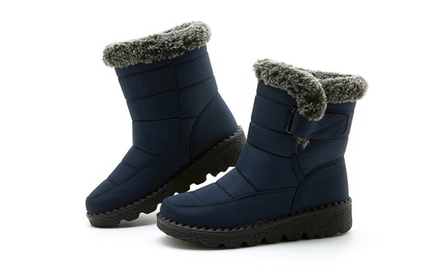 Image 9: Women's Fur Lined Hook and Loop Fastening Winter Snow Boots