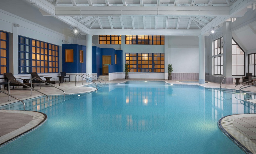 Image 2: Warwickshire: Spa Stay with Breakfast, Dinner & Treatments 